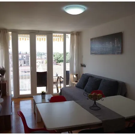 Apartment Apt Mare For 6 Pax, 300m From The Amphitheater Pula