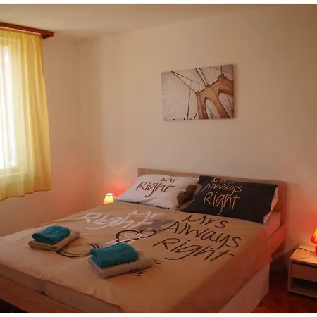 Apt Mare For 6 Pax, 300m From The Amphitheater * Pula