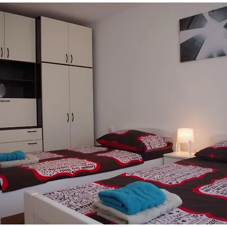 Apt Mare For 6 Pax, 300m From The Amphitheater Pula