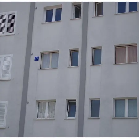 Apartment Apt Mare For 6 Pax, 300m From The Amphitheater Pula
