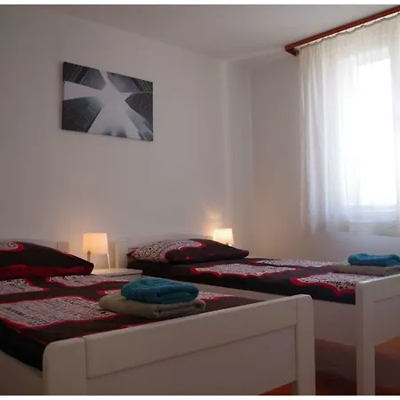 Apt Mare For 6 Pax, 300m From The Amphitheater